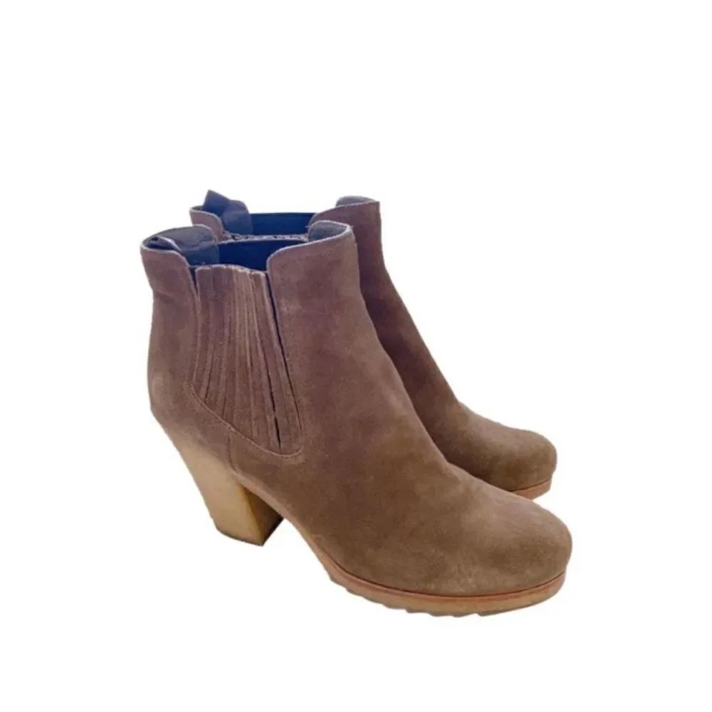 NEW Prada Leather ankle boots in camel/brown